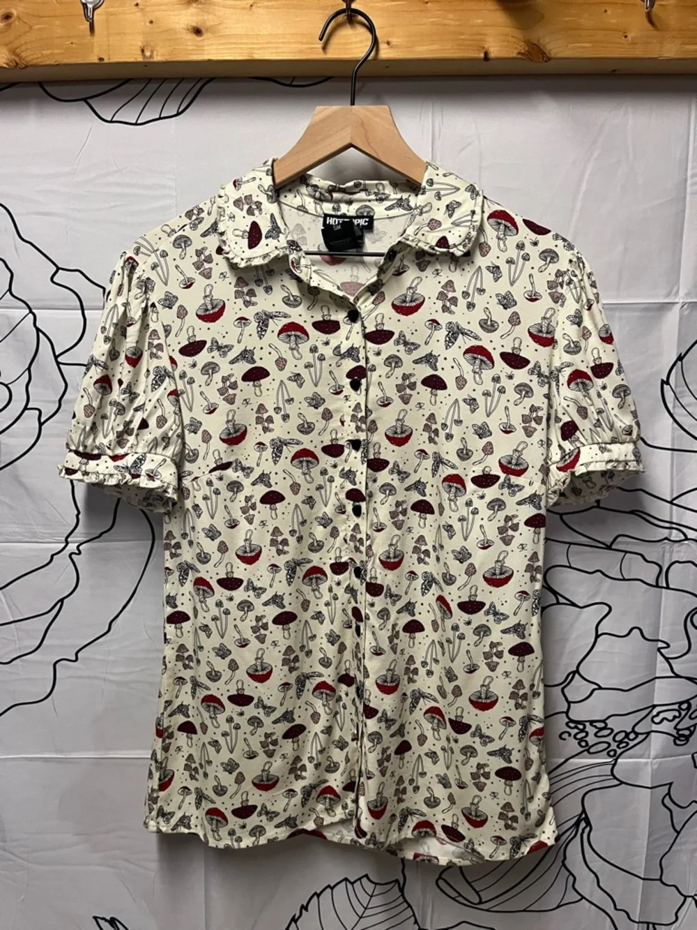 Hot Topic 97% Rayon Mushroom Print Short Sleeve Shirt - White/Red (294)